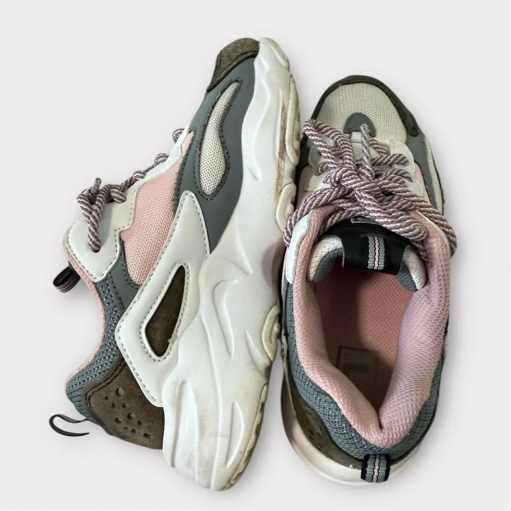 Fila Kids Chunky Sneakers Pink Grey‎ White Lace Up Athletic Shoes Size 3